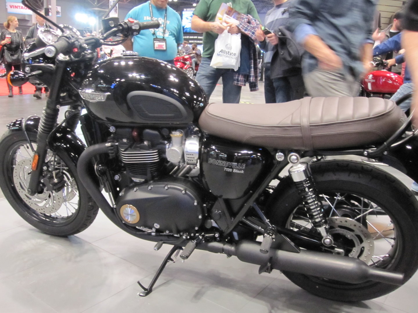 2016-Bonneville-T120-black.jpg