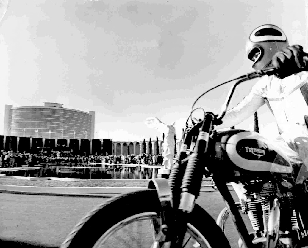 evel-knievel-triumph-caesars-palace.jpg