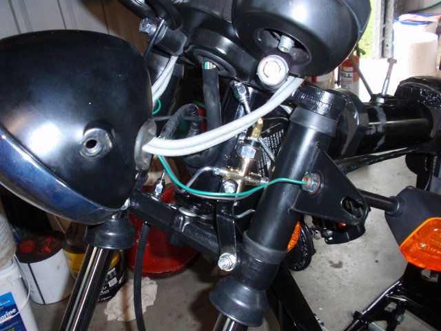 Front Brake line routing 1 (640x480).jpg