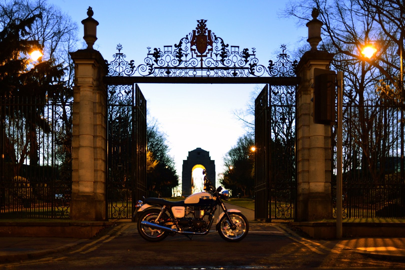 Bonnie at Victoria Park Gates